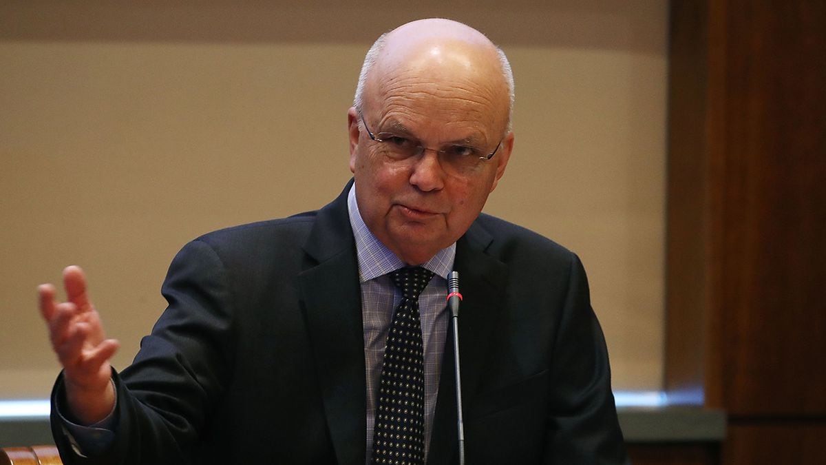 Former CIA, NSA head Michael Hayden recovering after stroke, family says