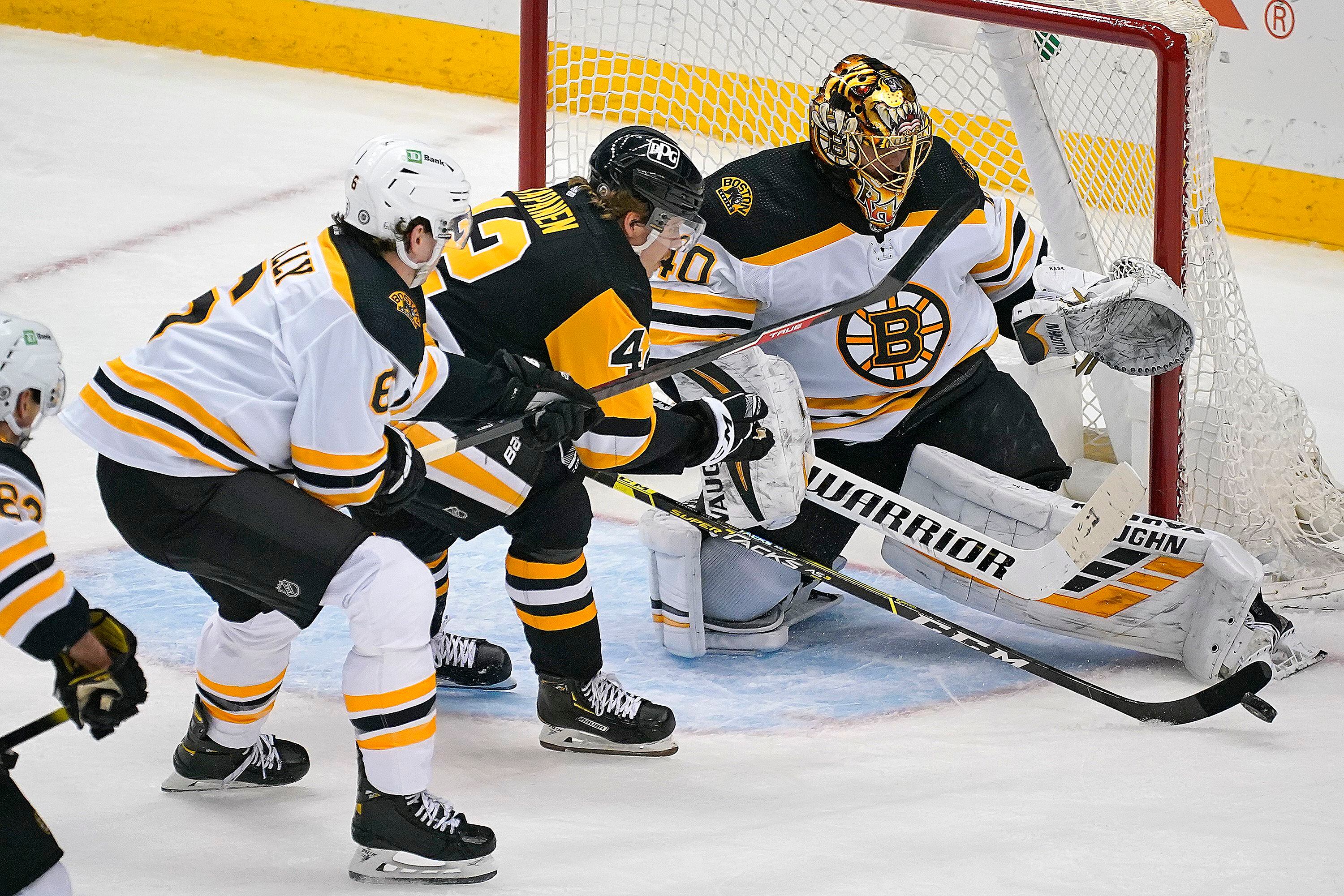 Bruins keep Penguins in check, tighten East race in 3-1 win
