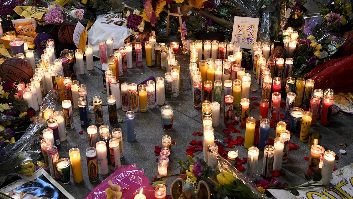 Photos: Fans, celebrities pay tribute to Kobe Bryant