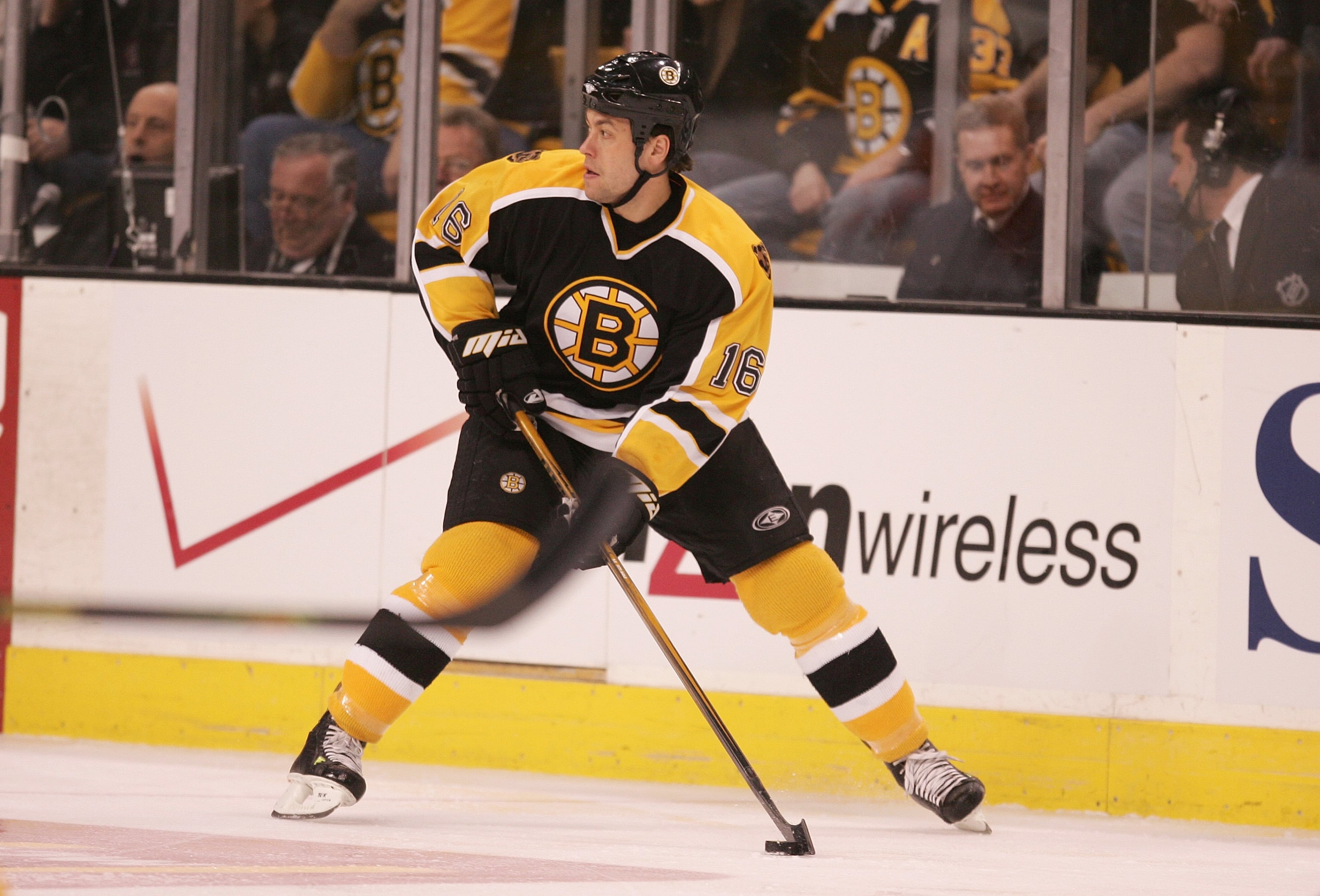 Boston Bruins tap former player as franchise's 30th head coach – Boston 25  News